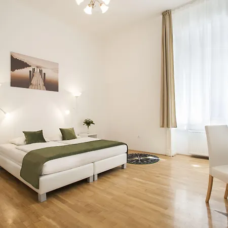 布达佩斯巴罗斯城市酒店 酒店