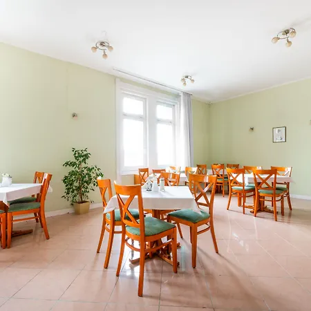 布达佩斯巴罗斯城市酒店 酒店