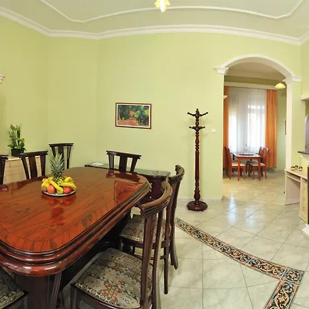 布达佩斯巴罗斯城市酒店